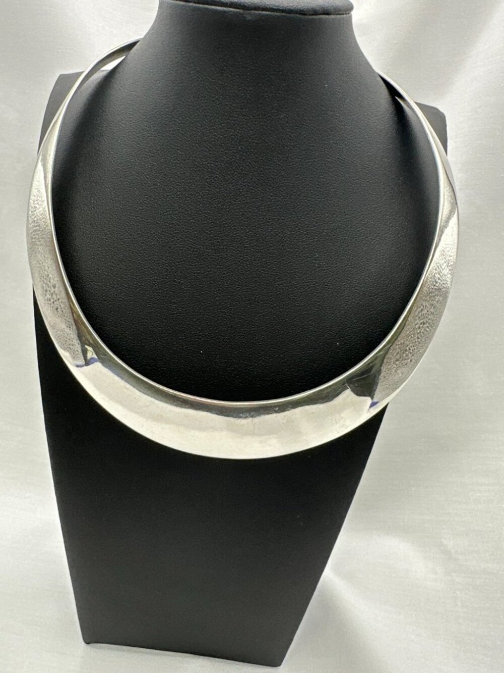Solid Sterling Silver Mexico Smooth Tapered Choker Necklace